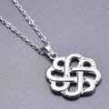 Collana in acciaio inossidabile argento lucido con un intricato nodo celtico strega - Collana Argento