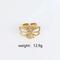 Gouden bij-vormige ring met witte kristallen en groene edelstenen als ogen details - Ring / 12,9 g