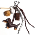 Dackel-Schlüsselanhänger aus Leder mit Mini-Baseballschläger und geflochtenem Nylonband - Dackelan hänger