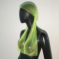 Détail de la coiffe en maille de strass vert fluo avec des motifs de perles complexes - Vert Néon Style Long