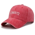 Rote Baseballkappe aus gewaschener Baumwolle mit weißem ST. MORITZ Stickerei-Design - Rosarot