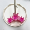 Elegante pinza per capelli con tre fiori di frangipane rosa in resina resistente - Girasole / 9.5CM / Rosa