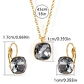 Detaillierte Maße für das goldene Set aus Halskette und Ohrringen mit quadratischem Zirkonia - Schwarz und Grau