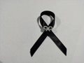 Broche ruban noir élégante avec nœud en perles blanches pour sensibilisation chic - 09 Ruban Noir Papillon Perle Blanche