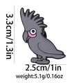 Dimensioni dettagliate della spilla smaltata di cacatua grigio con misure di altezza - Cacatua Grigio