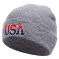 Gros plan du bonnet gris en maille avec broderie USA sur le bord à revers épais - M (56-58cm) / Gris