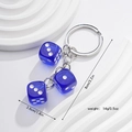 Blauer Würfel Schlüsselanhänger Detailansicht mit Maßen 8cm Gesamtlänge und 14g Gewicht - Blau