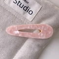 Elegante pinza para el pelo de acetato jaspeado rosa con base de metal dorado para mujer - Clip de gota de agua / Forma de Gota de Agua Rosa Mármol