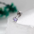 Pendiente de plata de 4mm con piedra preciosa púrpura y engaste de seis puntas - Púrpura (Pieza Única)