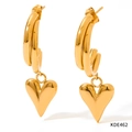Détail de boucles d'oreilles cœur dorées avec anneaux en C épais et polis - Boucles d'Oreilles Anneaux Entrelacés Pendentif Coeur (KDE462)