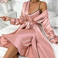 Set vestaglia in raso rosa da donna con bordo a contrasto nero e camicia da notte abbinata - S / Rosa