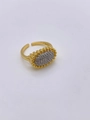 Detail van een onregelmatige vergulde ring met glanzende pavé-zetting van zirkoon - Verstelbaar Open / Ovaal Kralenrand Pavé (C)