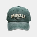 Detailansicht der Vintage gewaschenen grünen Baseballkappe mit 3D-Brooklyn-Stickerei - Verstellbar / Grün