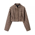 Giacca da donna pied-de-poule marrone e nera con collo a lupetto e taglio corto alla moda - S / Tops
