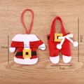 Lot de porte-couverts de Noël avec mini haut et pantalon en tricot sur surface bois - Ensemble Haut et Pantalon à Boutons en Tissu non Tissé Jaune