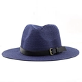 Détail d'un chapeau Panama bleu-violet avec bande en cuir noir et boucle en métal doré - M (56-58cm) / Bleu marine