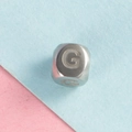 Perle cubique en acier inoxydable argenté avec lettre G gravée pour bijoux DIY - Lettre G