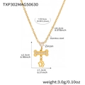 Detalle de collar de acero dorado con colgante de hueso y pata y dije de corazón de circón - Collar de Hueso / Dorado