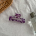 Vista detallada de pinza para el cabello rectangular jaspeada sobre tela texturizada - Púrpura Floral