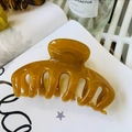 Detail of amber translucent large hair claw clip with sturdy metal spring on magazine - Keel Style Claw / Approx 11cm / Autumn Yellow