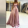 Elegante blassrosa Satin-Abendrobe mit sexy Schlitz und dünnen Trägern für formelle Anlässe - L (US 12) / Altrosa