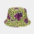 Dettaglio di un cappello a secchiello giallo con stampa leopardata e foglie tropicali viola - Leopardo Giallo/Foglia Viola (Colore 2#)