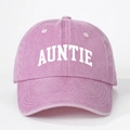 Verstelbare gewassen denim honkbalpet in paarsroze met witte AUNTIE tekst borduring - Eén maat / Roze