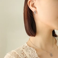 Set di gioielli geometrici in argento con orecchini e collana in stile minimalista - Orecchini d'argento