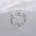 Anillo abierto plateado con trébol de circonita y banda con textura de enredadera - Estilo Abierto de Trébol / Plateado