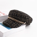 Casquette de marin élégante en tweed noir avec chaîne dorée et texture tissée chic - Taille unique / Noir