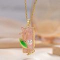 Collana con ciondolo a fiore in smalto rosa e perla su catena dorata per donna - Rosa (A23)