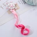 Détail d'une pince à cheveux princesse avec flocon argenté et perruque rose bouclée - Rose Dégradé