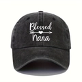 Dettaglio del ricamo bianco Blessed Nana su berretto da baseball in cotone grigio scuro - Nero