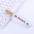 Marcador de pintura dorada GuangNa con punta 2,8 mm sobre teclado de ordenador - Dorado
