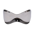 Dettaglio macro di occhiali da sole a maschera argento specchiati con lenti a farfalla Y2K - Specchio d'Argento