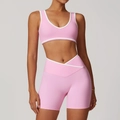Roze yogaset met witte bies, V-kruis tailleband en sportbeha met U-hals voor fitnessgebruik - 8843 Bh + 8843 Shorts - Kersenbloesemroze / S