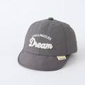 Dettaglio del cappellino per neonati ad asciugatura rapida con ricamo Dream e visiera - 50cm (1-3 anni) / Grigio