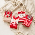 Detalle de calcetines navideños de felpa con diseños 3D de renos y perritos - Talla única / Mezcla de calcetines rojo brillante