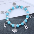 Böhmisches Türkisperlen-Armband mit Herzanhängern, Schlüsseln und Schloss-Anhängern - Blau