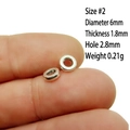 Dettaglio di un distanziatore DIY da 6mm in argento sul dito per riferimento taglia - 2# (Diam 6mm Spessore 1.8mm)