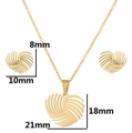 Vista dettagliata del set di gioielli a cuore dorato con misure delle dimensioni - Oro