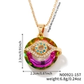 Makro-Detail des Evil Eye Anhängers mit bunten Kristallen und Maßen: 2,3x2,2cm - Bunt/N00921-157