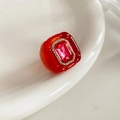 Anello vintage in resina con gemma rossa taglio smeraldo e accenti di cristallo - Rosso e Cristallo Rosa