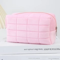 Trousse de maquillage en velours rose avec surpiqûres carrées et fermeture éclair - Rose