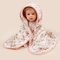 Detail of four-layer cotton gauze baby hooded towel with floral print and soft edges - Red Floral