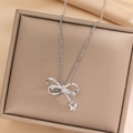 Collana a fiocco in argento con ciondolo di cristallo e perline in portagioie beige - Fiocco Acciaio (404)