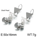 Pendientes de espiral plateados con perla de concha y detalle de circón claro - Color Acero