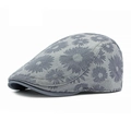 Béret gris avec motif floral marguerite gris foncé vue latérale à 45 degrés - Réglable / Bleu gris