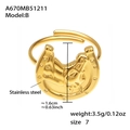 Macro dell'anello a ferro di cavallo in acciaio inox dorato con dettagli a testa di cavallo - Taglia US 7 (Regolabile) / Oro-Ferro di Cavallo Testa di Cavallo