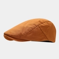 Detalle de gorra plana color caramelo con tejido de alta densidad y costuras - Ajustable / Caramelo